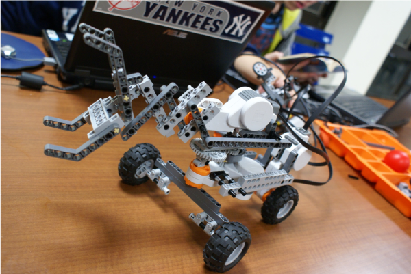 MCRBC: Mobile Color Recognizing Balls Collector